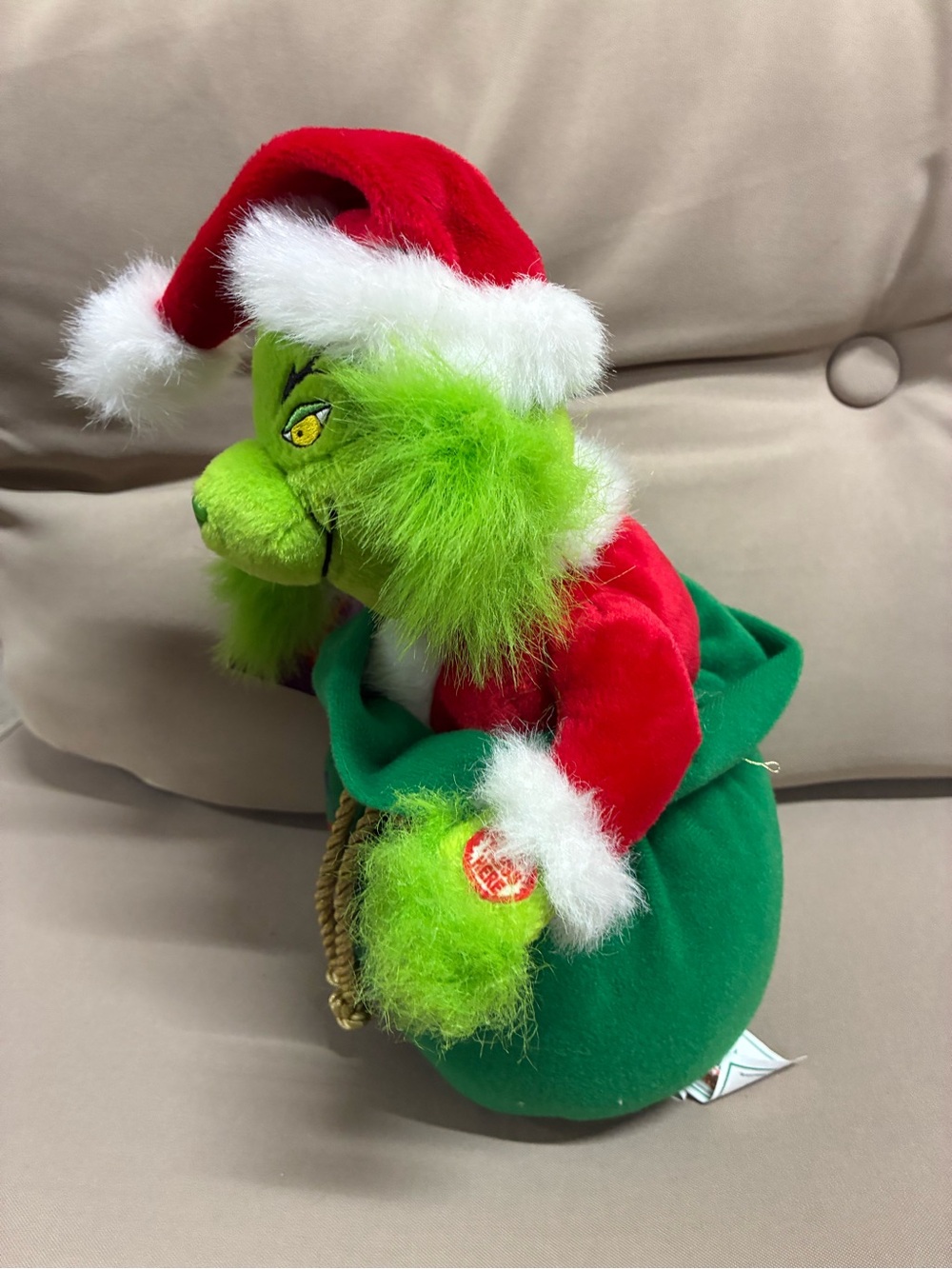 How the Grinch Stole Christmas Animated 10" Singing Dancing Christmas Decoration - Picture 4 of 6